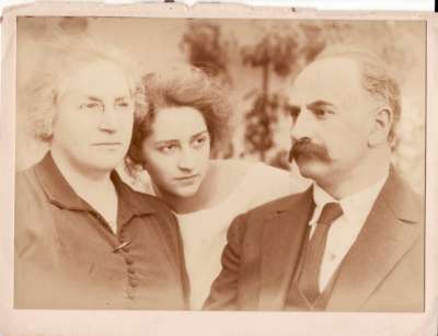 Volf Chalit, sa fille Anna, et sa femme Louba. S.D.